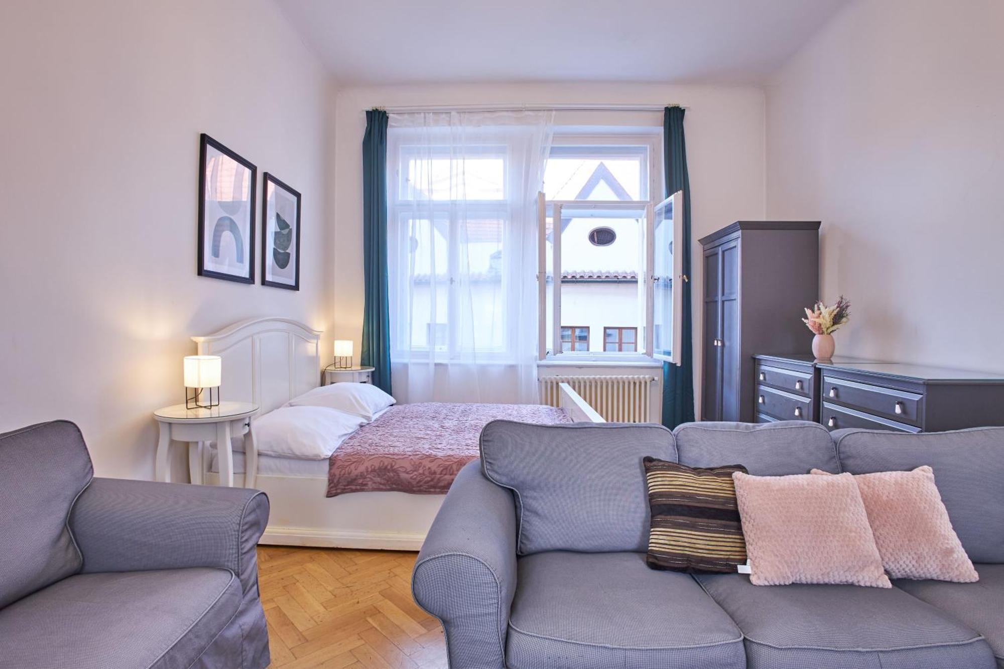 Charles Bridge Premium Residence Prague Exterior photo