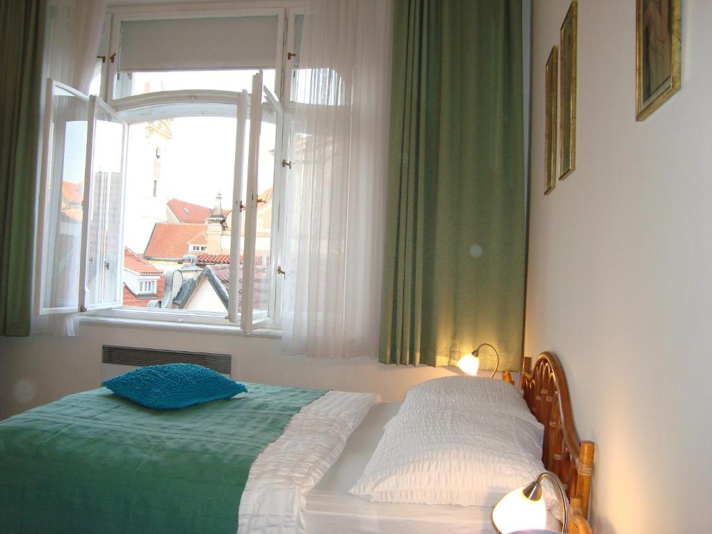 Charles Bridge Premium Residence Prague Room photo